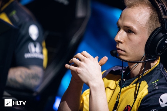 努比亚Z80 Ultra评测：街拍游戏机与人文叙事的完美结合